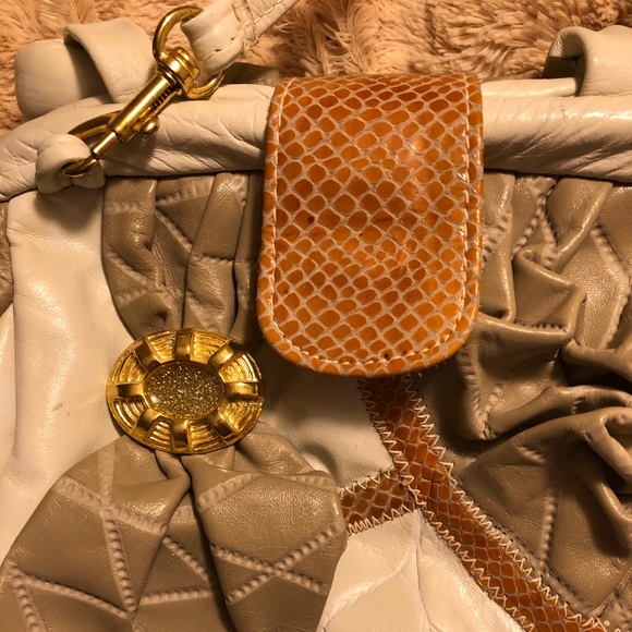 New York, New York Crossbody Handbag - Picture 3 of 8